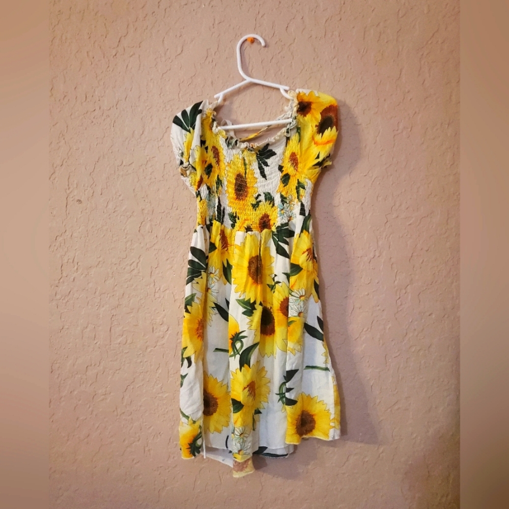 Sunflower  dress size 8/9 White yellow New Without tags